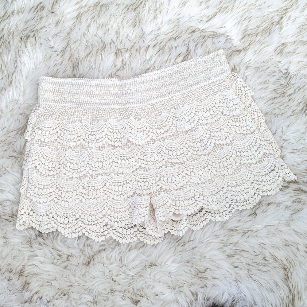 No Boundaries Ivory Lace Tiered Shorts - L